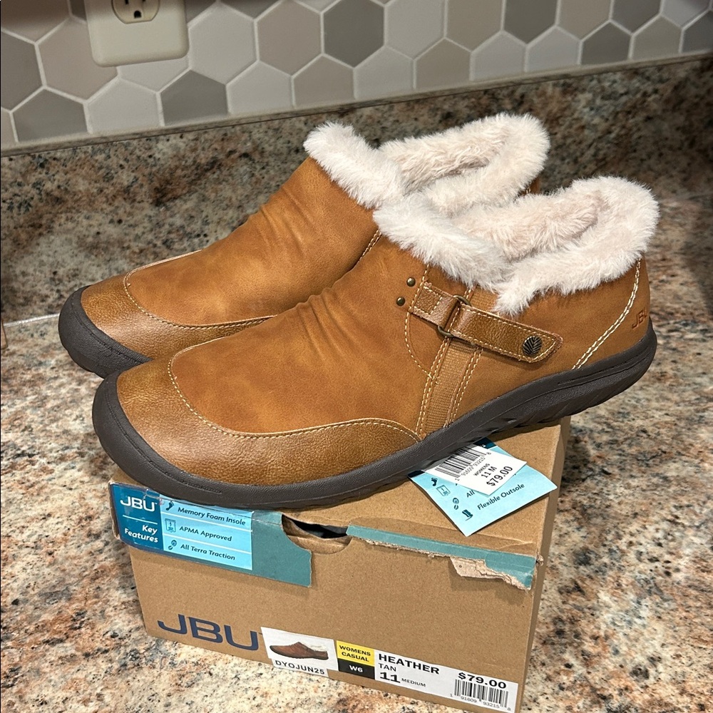 New JBU Heather Women’s 11 Slip On Tan Shoe Booties w/soft Faux Fur Lining - Picture 1 of 11